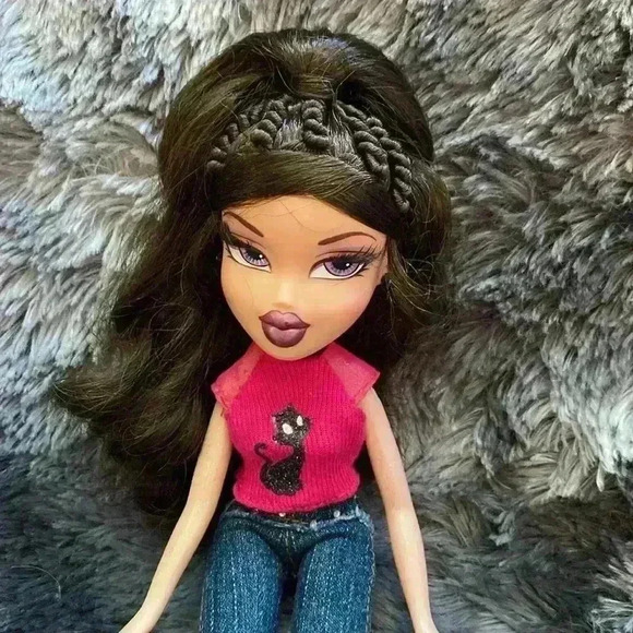 Vintage 2001 Bratz Dana Doll Dark Brown Long  Hair Purple Eyes Glittery
Lips - Picture 7 of 12